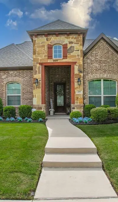 209 Wisteria Way, Red Oak TX 75154