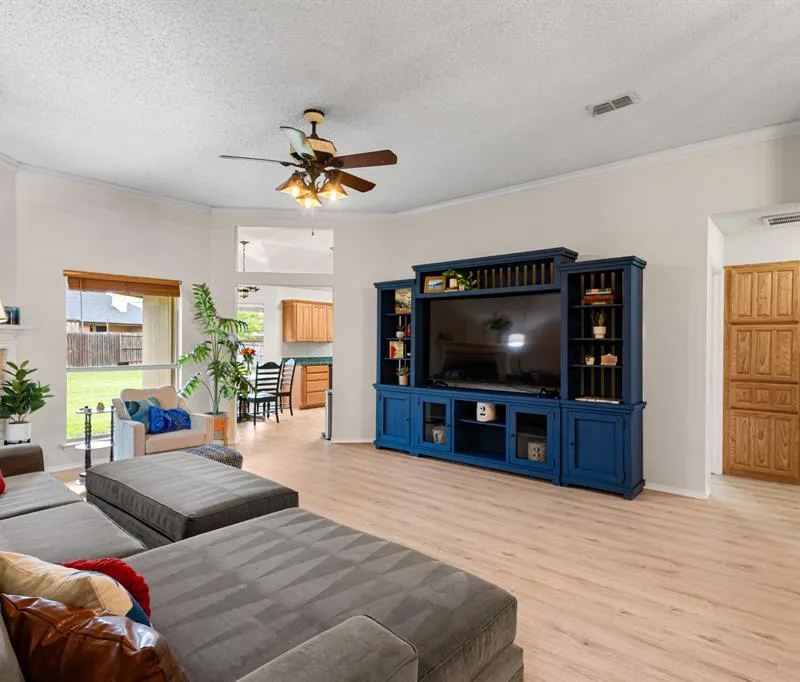 101 Saint James Court, Rhome TX 76078
