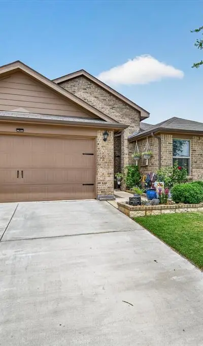 833 Rutherford Drive, Crowley TX 76036 - Photo 2