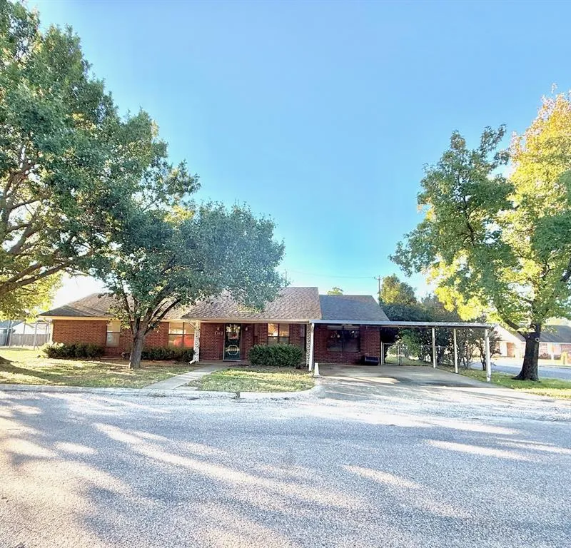 300 Denton Court, Collinsville TX 76233