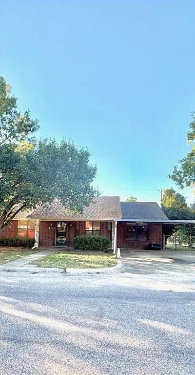 300 Denton Court, Collinsville TX 76233