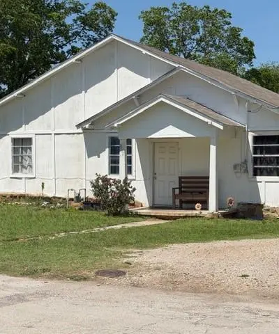 902 Thompson, Jacksboro TX 76458