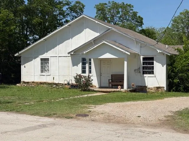 902 Thompson, Jacksboro TX 76458