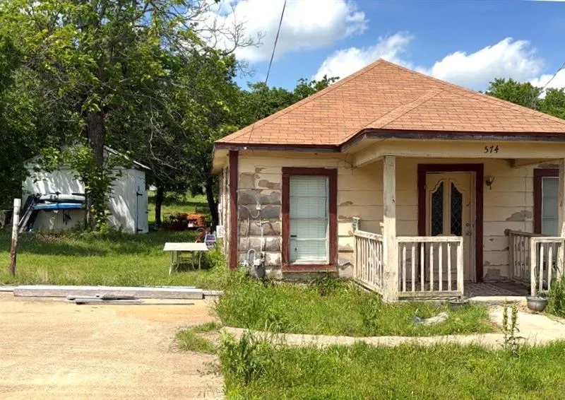 574 E Marshall Street, Van Alstyne TX 75495