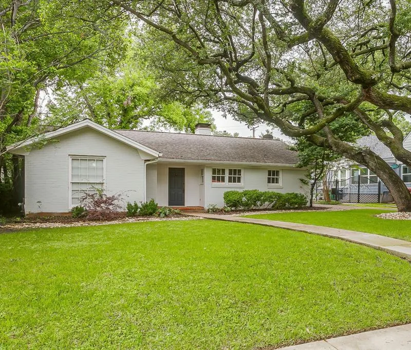 2013 Huntington Lane, Fort Worth TX 76110