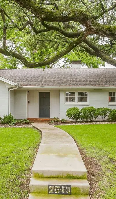 2013 Huntington Lane, Fort Worth TX 76110 - Photo 2