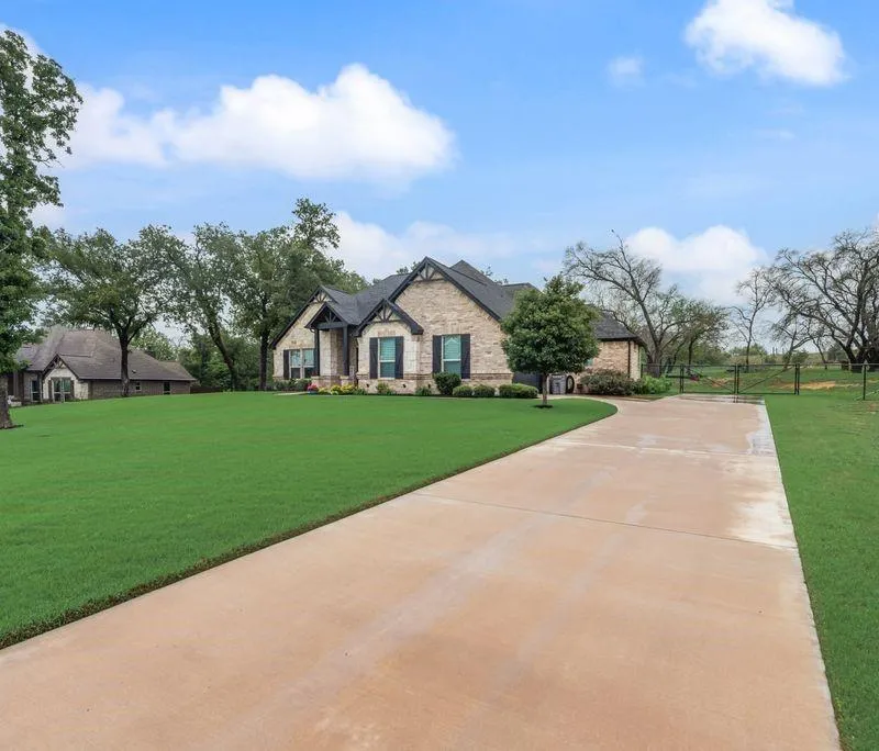 404 Scenic Wood Drive, Reno TX 76020