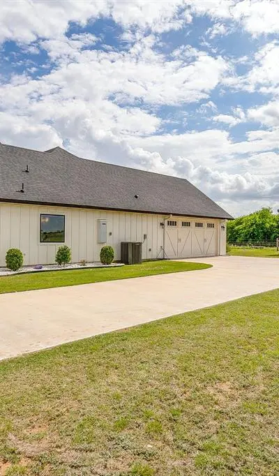 1621 County Road 1123, Godley TX 76044