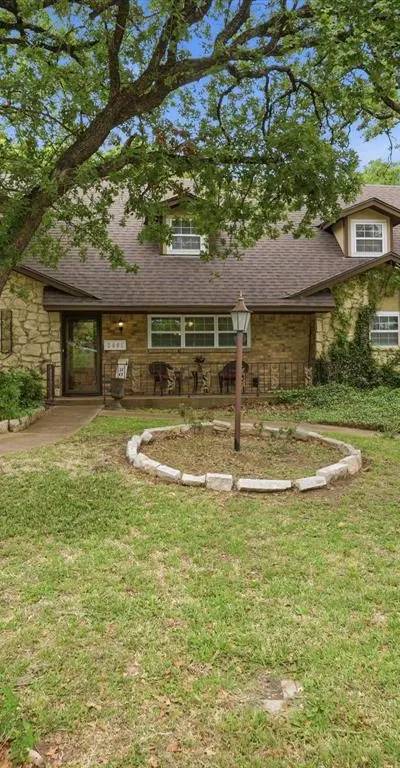 2801 Oak Cliff Lane, Arlington TX 76012