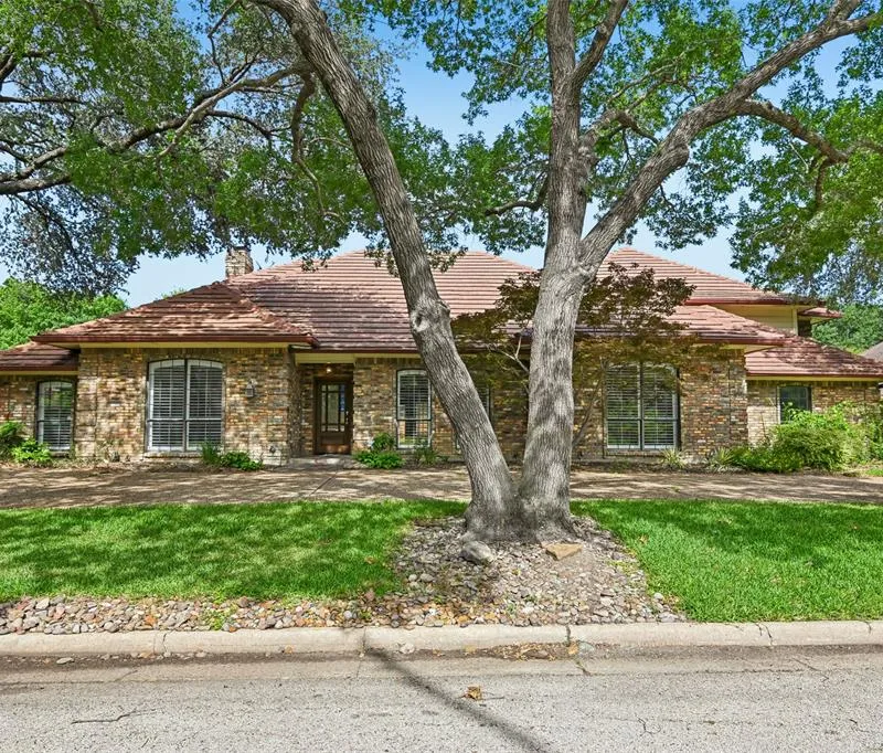13216 Hillcrest Road, Dallas TX 75240