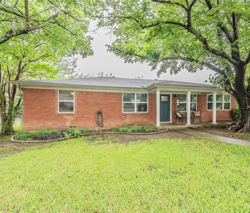 1009 Zelda, Hurst TX 76053