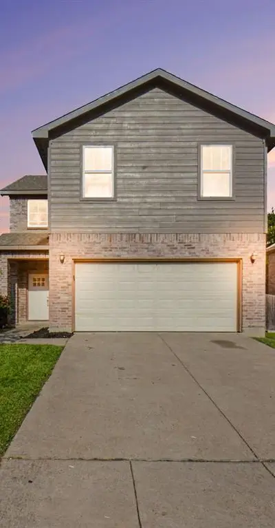 3538 Apple Valley Way, Dallas TX 75227