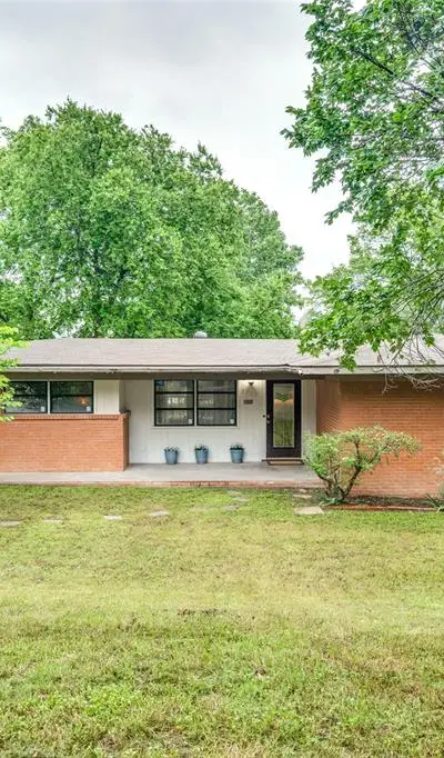 2725 Sandage Avenue, Fort Worth TX 76109