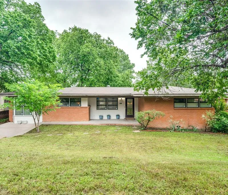 2725 Sandage Avenue, Fort Worth TX 76109