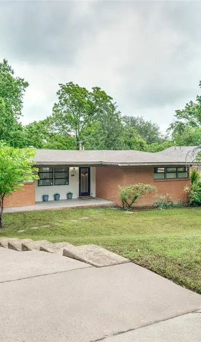 2725 Sandage Avenue, Fort Worth TX 76109 - Photo 2