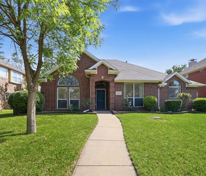 2112 Greenview Drive, Carrollton TX 75010