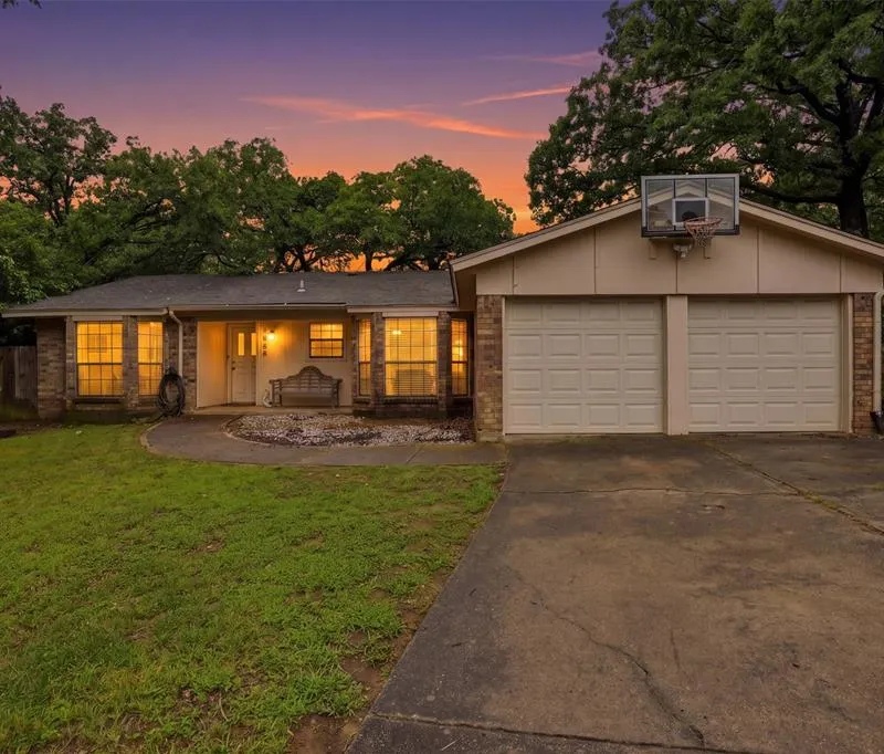7658 Blue Carriage Court, Fort Worth TX 76120