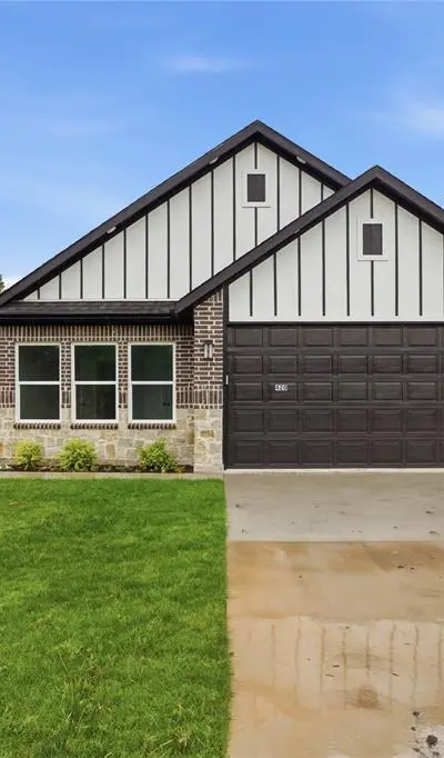 420 E Ball Street, Tom Bean TX 75491