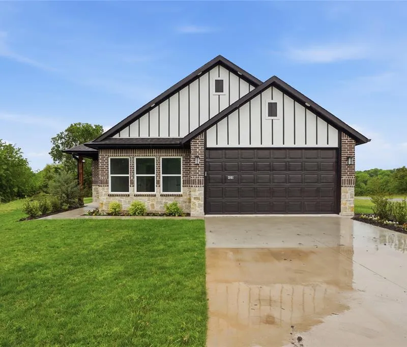 420 E Ball Street, Tom Bean TX 75491