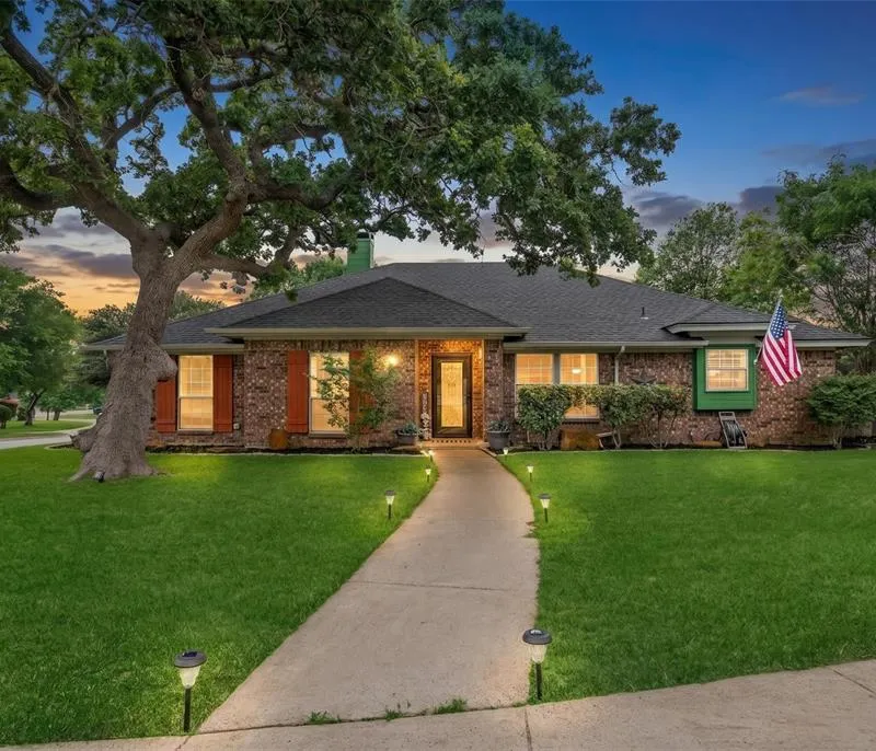 2108 Oakmeadow Place, Bedford TX 76021