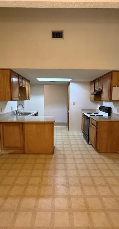 6011 Parkmeadow Drive, Arlington TX 76018 - Photo 3