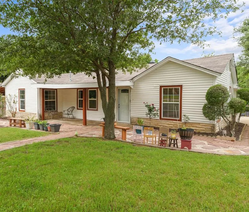 6000 Forest Hill Drive, Forest Hill TX 76119