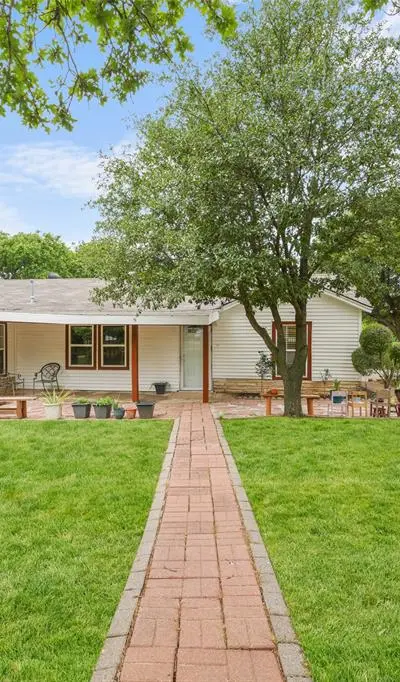 6000 Forest Hill Drive, Forest Hill TX 76119 - Photo 2