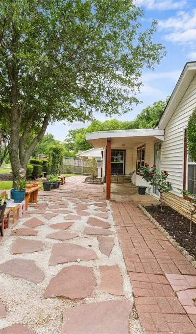 6000 Forest Hill Drive, Forest Hill TX 76119 - Photo 5
