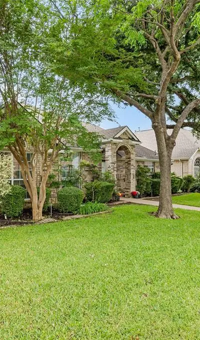 1138 Holly Drive, Carrollton TX 75010 - Photo 2