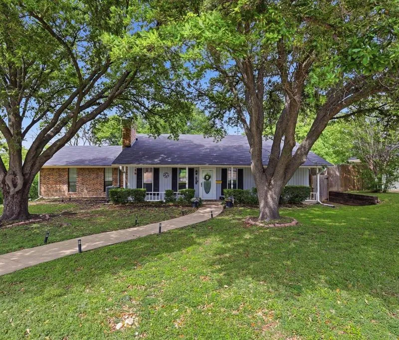 701 Raintree Road, Fort Worth TX 76103