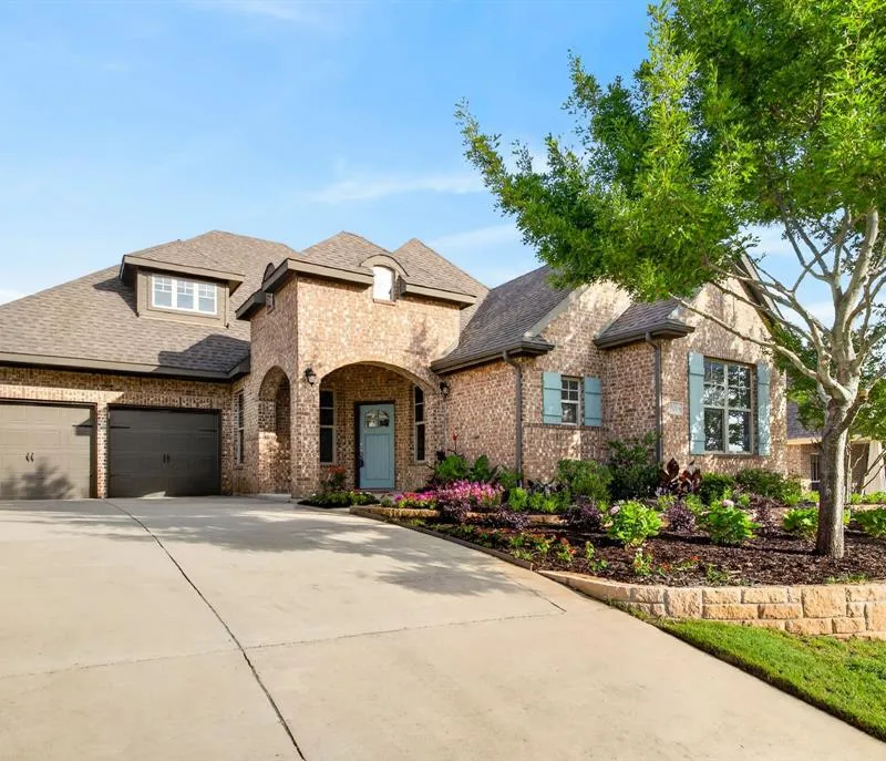 9016 Inwood Street, Benbrook TX 76126