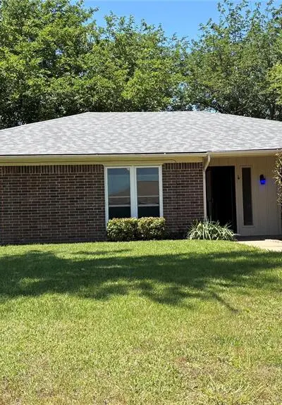 400 Indian Crest Drive, Saginaw TX 76179