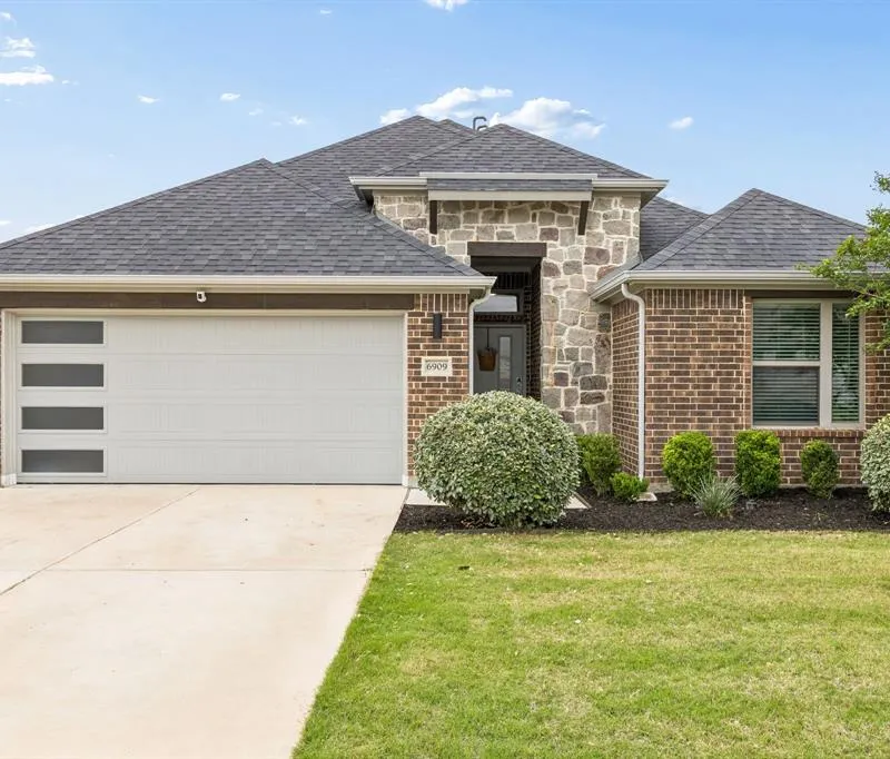 6909 Lilac Drive, Venus TX 76084