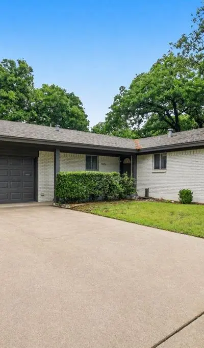 6425 Brentwood Drive, Fort Worth TX 76112