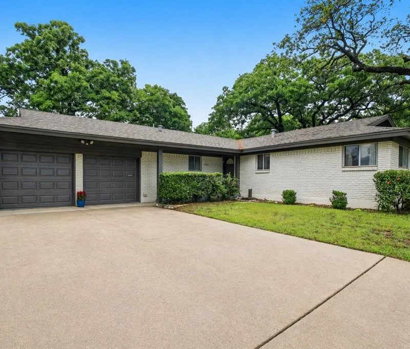 6425 Brentwood Drive, Fort Worth TX 76112