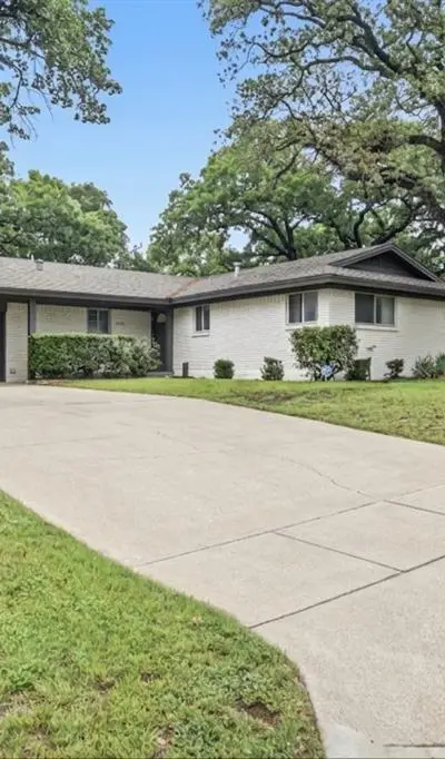 6425 Brentwood Drive, Fort Worth TX 76112 - Photo 2