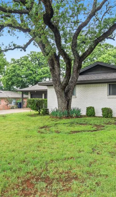 6425 Brentwood Drive, Fort Worth TX 76112 - Photo 4
