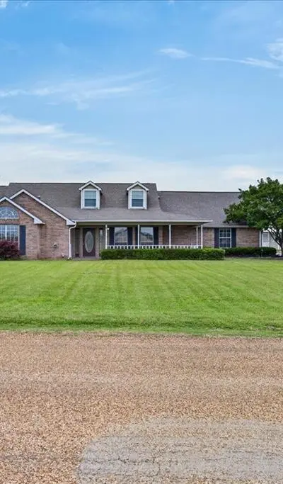 626 E Eubank Street, Mabank TX 75147 - Photo 2