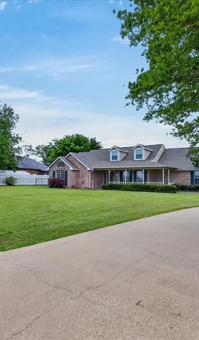 626 E Eubank Street, Mabank TX 75147 - Photo 3