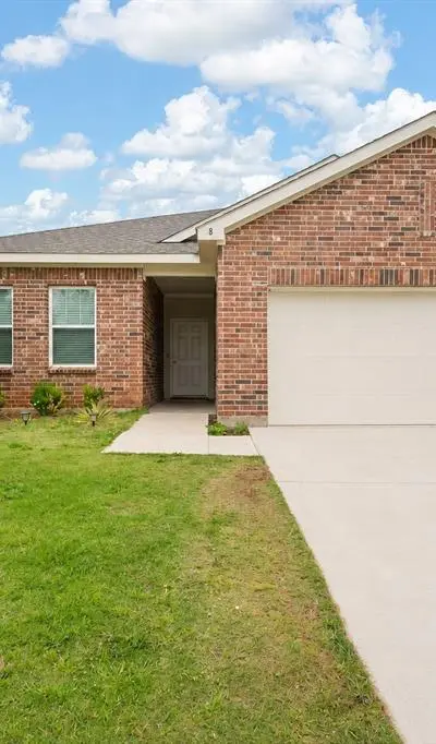 8 Glen Crossings Road, Edgecliff Village TX 76134