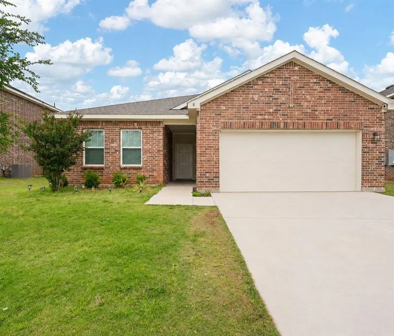 8 Glen Crossings Road, Edgecliff Village TX 76134