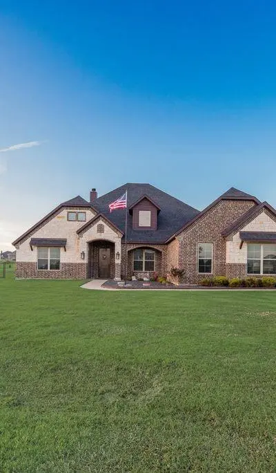 252 Agua Linda Drive, Godley TX 76044 - Photo 2