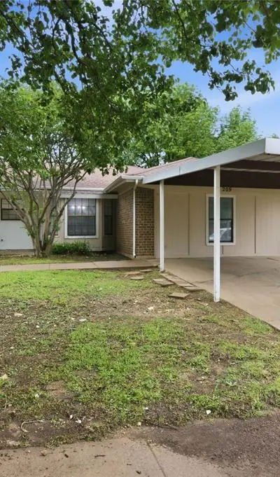 209 Blue Ridge Trail, Saginaw TX 76179
