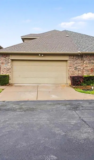 1230 Woodland Park Drive, Hurst TX 76053