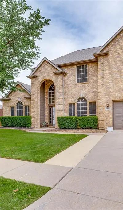 2456 Whispering Breeze Drive, Grand Prairie TX 75050 - Photo 2