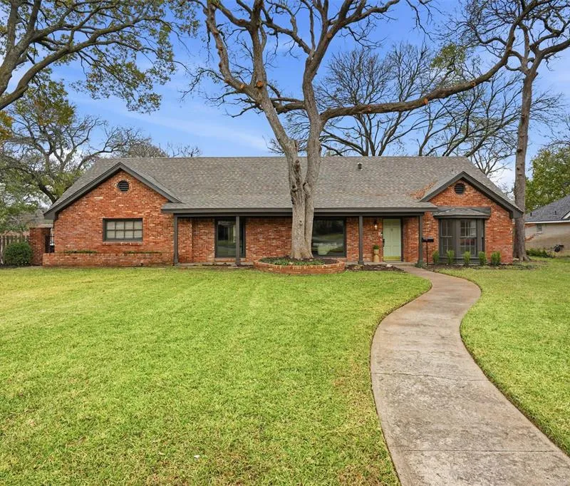 8625 Marys Creek Drive, Benbrook TX 76116