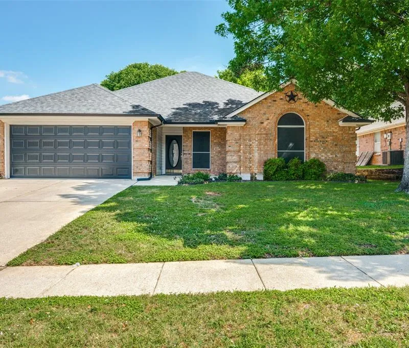 816 Willow Court, Saginaw TX 76179