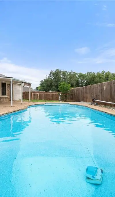 213 Meadowhill Drive, Benbrook TX 76126
