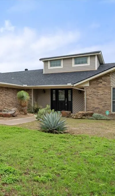 213 Meadowhill Drive, Benbrook TX 76126 - Photo 4