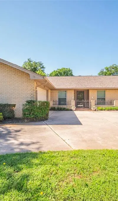 1804 Lincolnshire Drive, Bedford TX 76021 - Photo 2